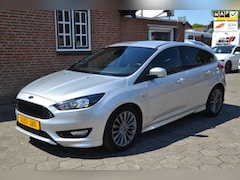 Ford Focus - 1.0 ST-Line - 1e eigenaar - Airco - Navigatie - Cruise control - Lm.Velgen - Parkeersensor