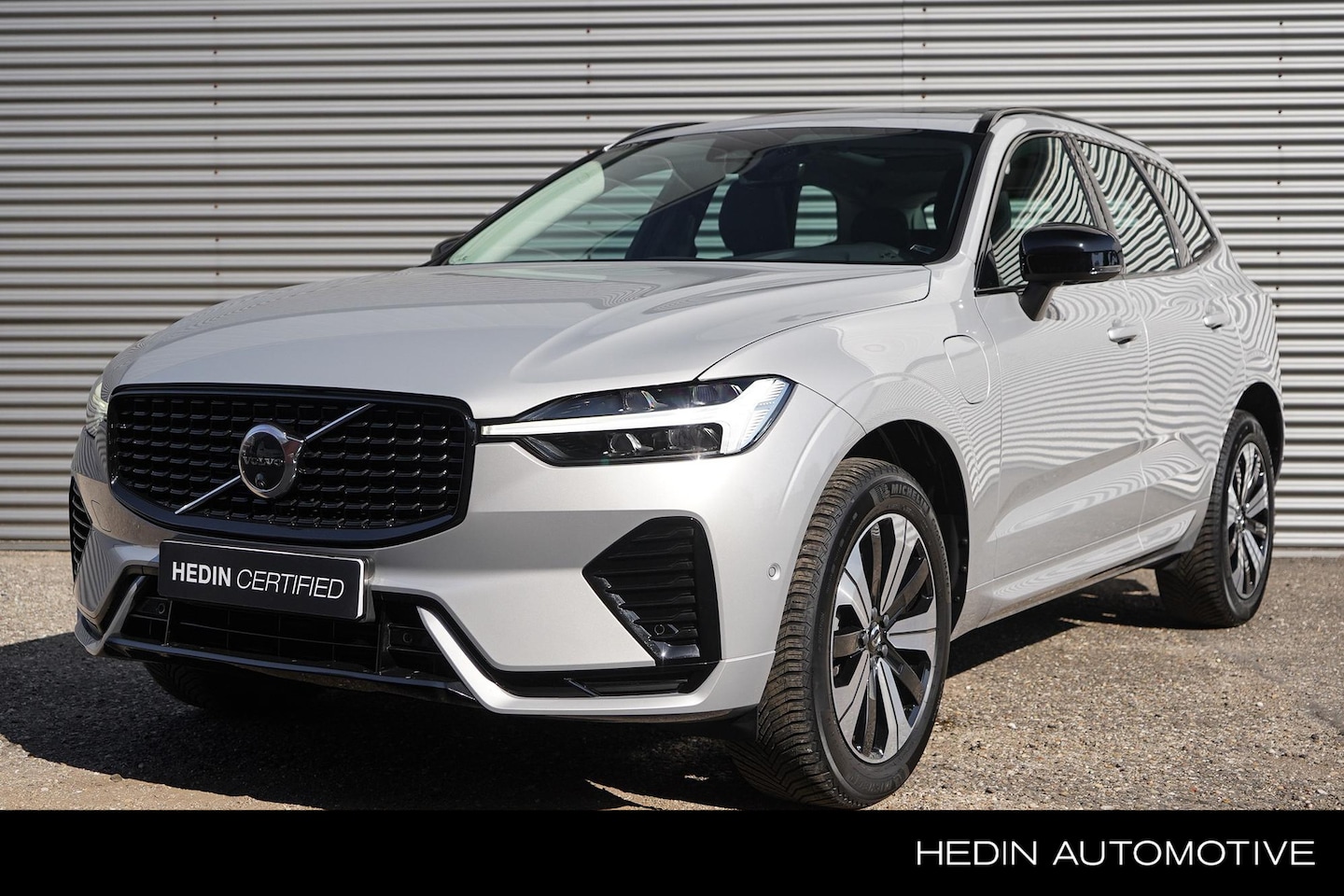 Volvo XC60 - 2.0 T6 Plug-in hybrid AWD Plus Dark Panoramadak | Verwarmbare voorstoelen + Stuurwiel | 36 - AutoWereld.nl