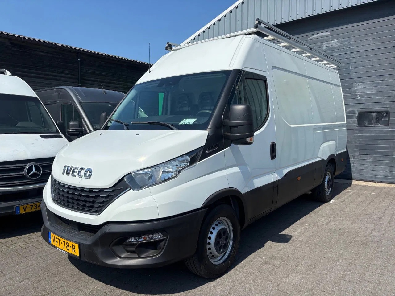 Iveco Daily - 35S12 Hi Matic L2 H2 Airco Cruisecontrol Trekhaak 3500 KG !! - AutoWereld.nl