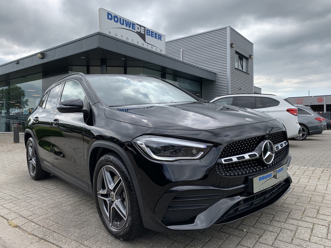 Mercedes-Benz GLA-Klasse - 200 AMG Night | Cruise | Trekhaak | Sfeerverlichting | DAB | LED - AutoWereld.nl