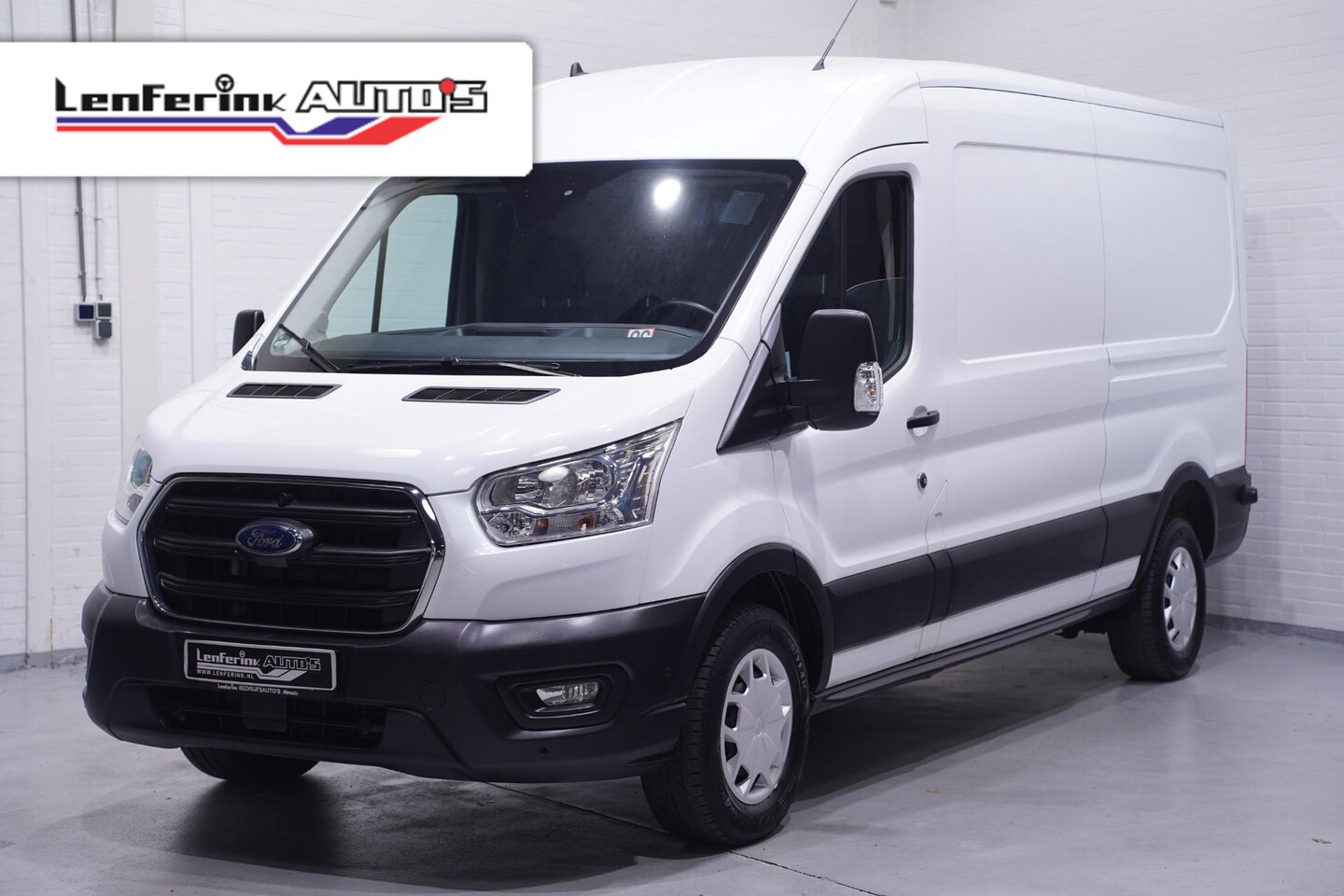 Ford Transit - 2.0 TDCI 130 pk L3H2 Trend Airco, Cruise Control Laadruimte Pakket, PDC V+A, 3-Zits, Slech - AutoWereld.nl