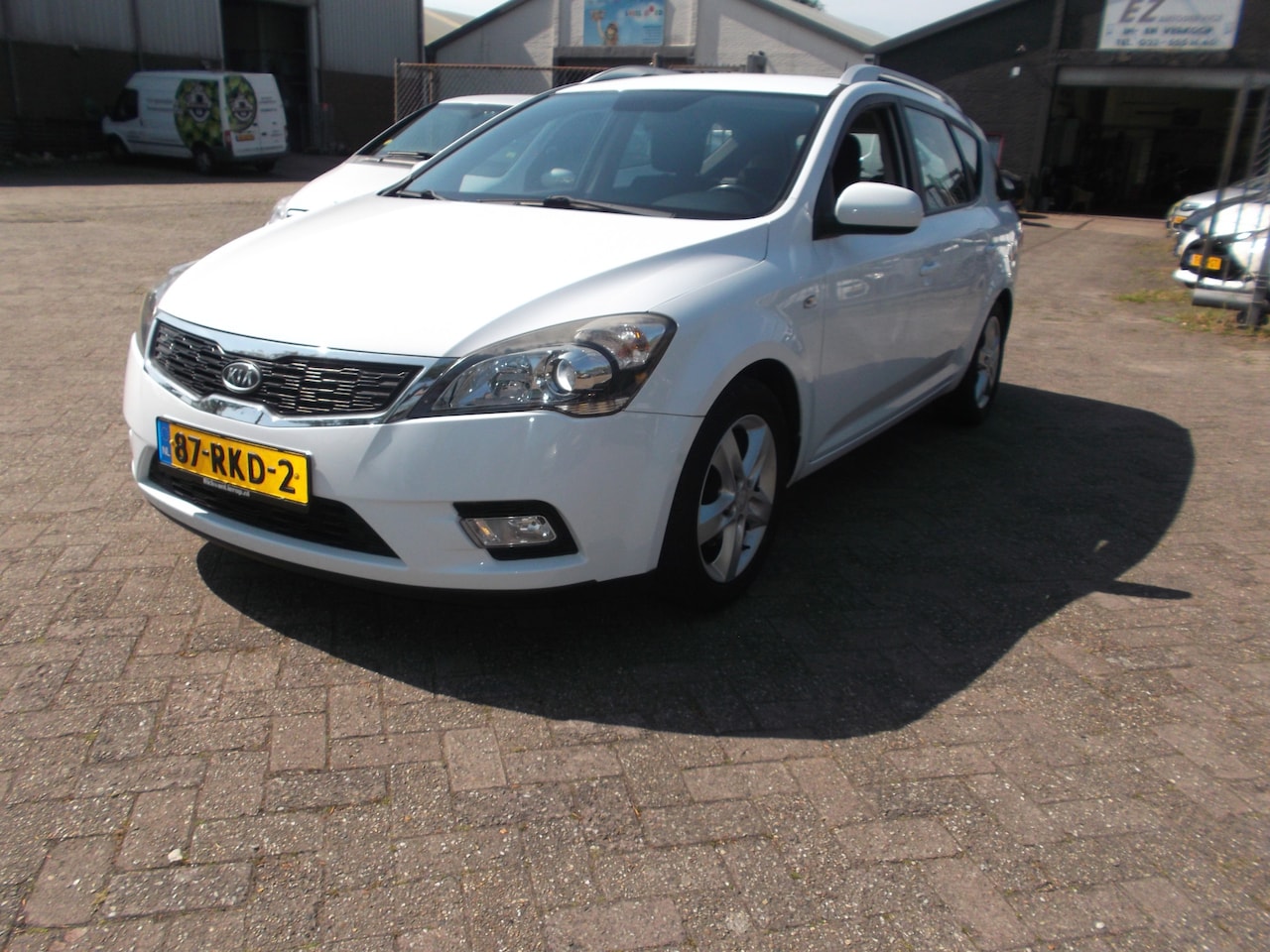 Kia Cee'd Sporty Wagon - 1.4 CVVT Navigator Plus Pack airco navi achteruitrij cam - AutoWereld.nl