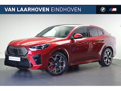 BMW iX2 - xDrive30 High Executive M Sport / Panoramadak / Sportstoelen / Adaptieve LED / Adaptief M