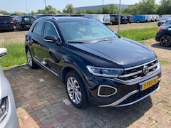 Volkswagen T-Roc - 1.5 TSI Style 150pk DSG/AUTO | Trekhaak | Dodehoekdetectie | Led koplampen |