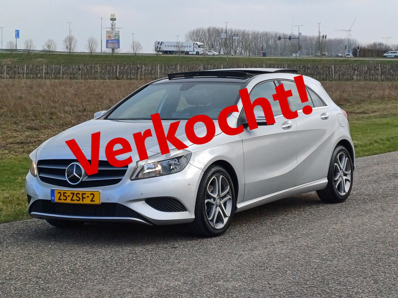 Mercedes-Benz A-klasse - 180 /Pano/Leer/Cam/Navi/Cruise/17"/Stoel verw./Tel/ - AutoWereld.nl