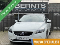 Volvo V40 - 2.0 T2|Navigatie|Parkeersensoren|Digitaal Instrumentenpaneel