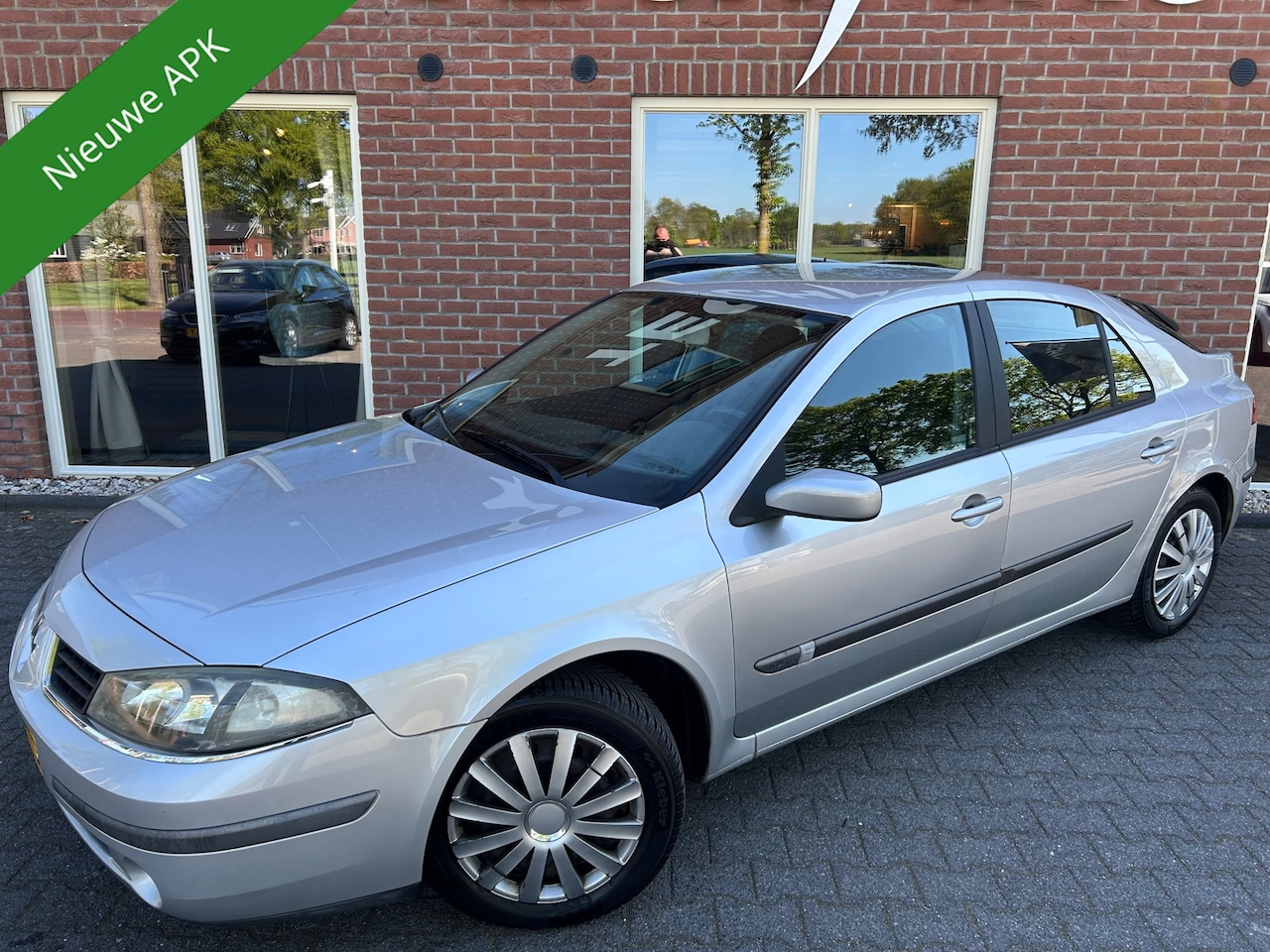 Renault Laguna - 2.0-16V Tech Line Automaat NIEUWE APK / KOUDE AIRCO / GOED OH / CRUISE - AutoWereld.nl