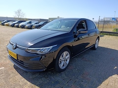 Volkswagen Golf - 1.0 eTSI Life 111pk DSG/AUTO | 1e eigenaar | 100%dealeronderhouden | Navigatie | App conne