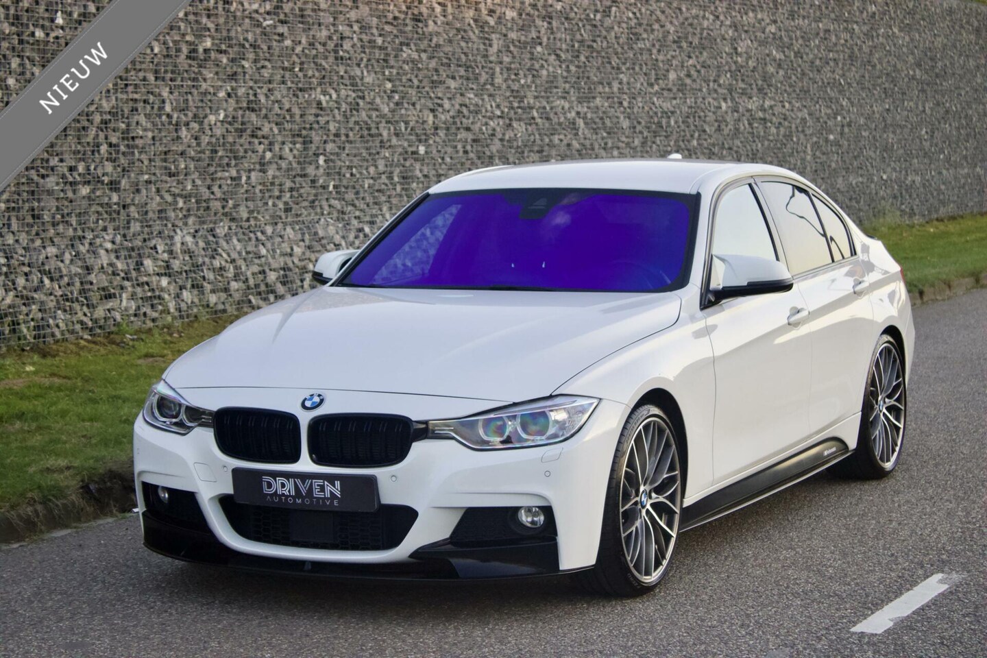BMW 3-serie - 328i M Performance | Navi Pro - Camera - Head Up - AutoWereld.nl