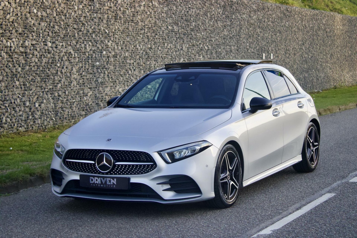 Mercedes-Benz A-klasse - A250 | AMG - Nightpakket - Pano - Sfeerver - AutoWereld.nl