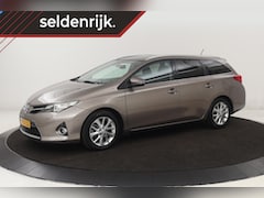 Toyota Auris - 1.8 Hybrid Lease+ | Panoramadak | Stoelverwarming | Camera | Climate control | Keyless | P
