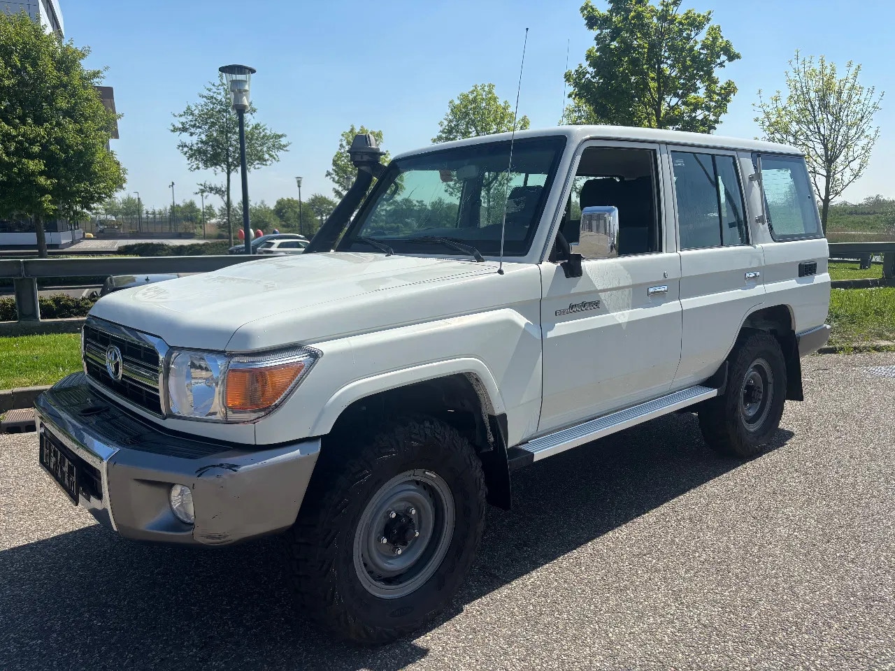 Toyota Land Cruiser - LX LANG 5 PERSOONS 4x4 Airco 6 Cilinder Diesel - AutoWereld.nl
