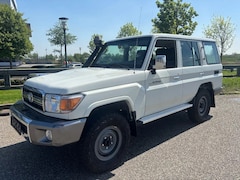 Toyota Land Cruiser - LX LANG 5 PERSOONS 4x4 Airco 6 Cilinder Diesel