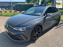 Volkswagen Golf - 1.5 eTSI R-Line IQ-Light Panodak Camera Fabrieksgarantie