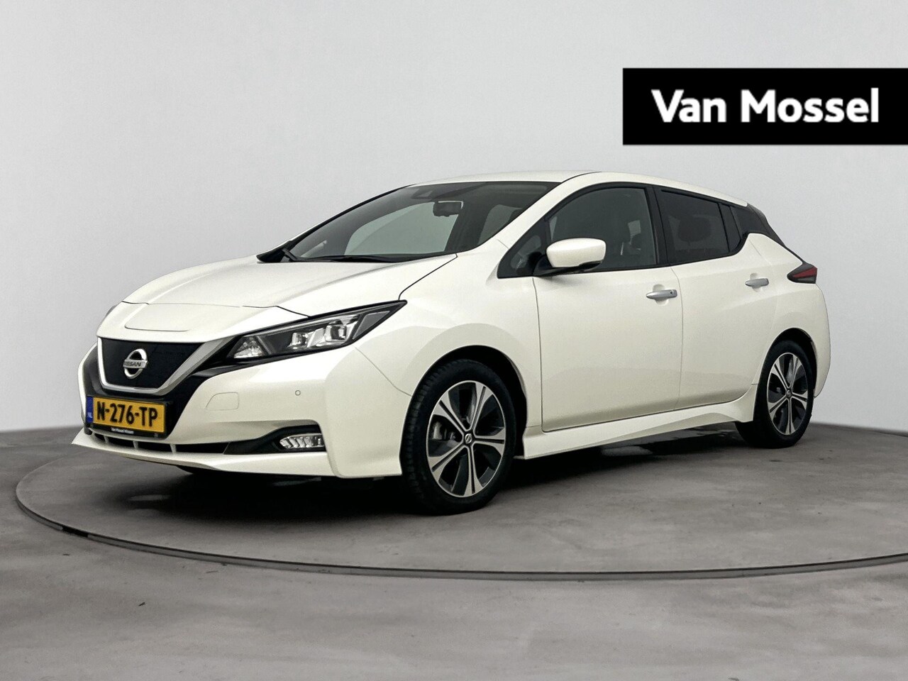 Nissan LEAF - Tekna 40 kWh 150PK | Navigatie | Half-Leder | 360 Graden Camera | Stoel- en Stuurverwarmin - AutoWereld.nl