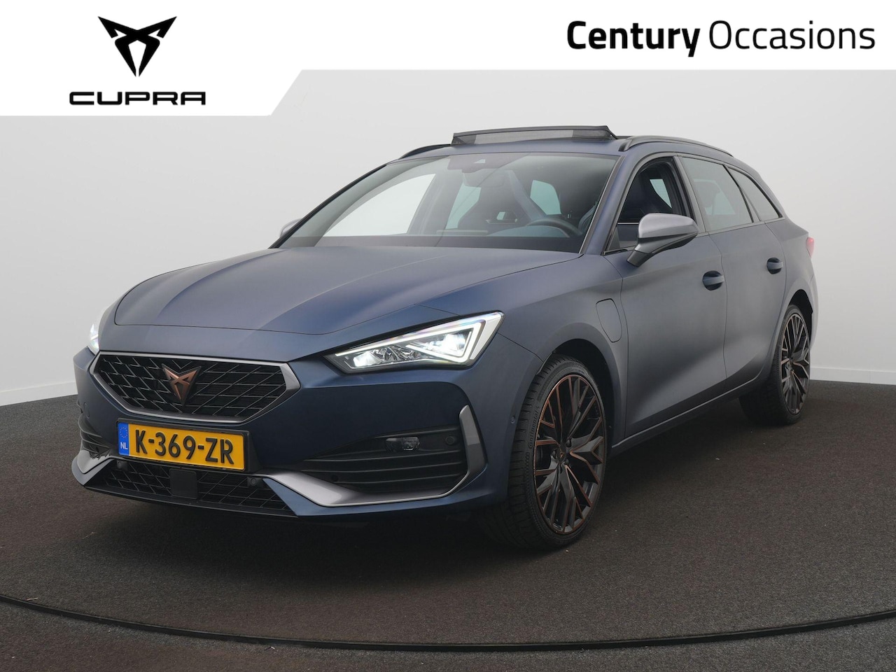 CUPRA Leon Sportstourer - 1.4 e-Hybrid VZ Copper Edition / Panodak / Leer / Elek. Stoel / Camera - AutoWereld.nl