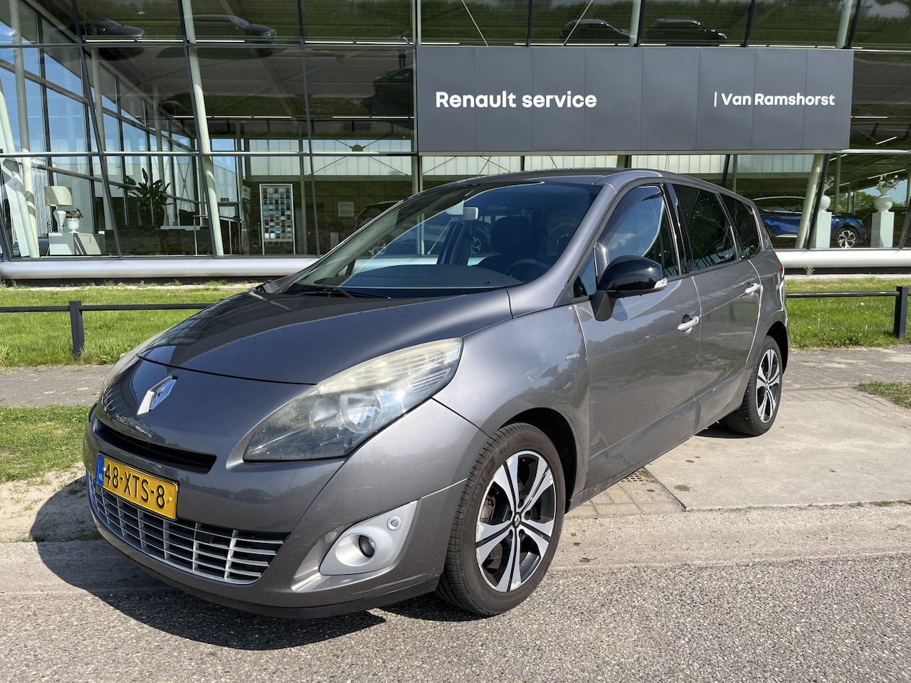 Renault Grand Scénic - 2.0 Bose 140 PK / Dealer onderhouden / Automaat / Trekhaak / Stoelverw. / Climate / Keyles - AutoWereld.nl