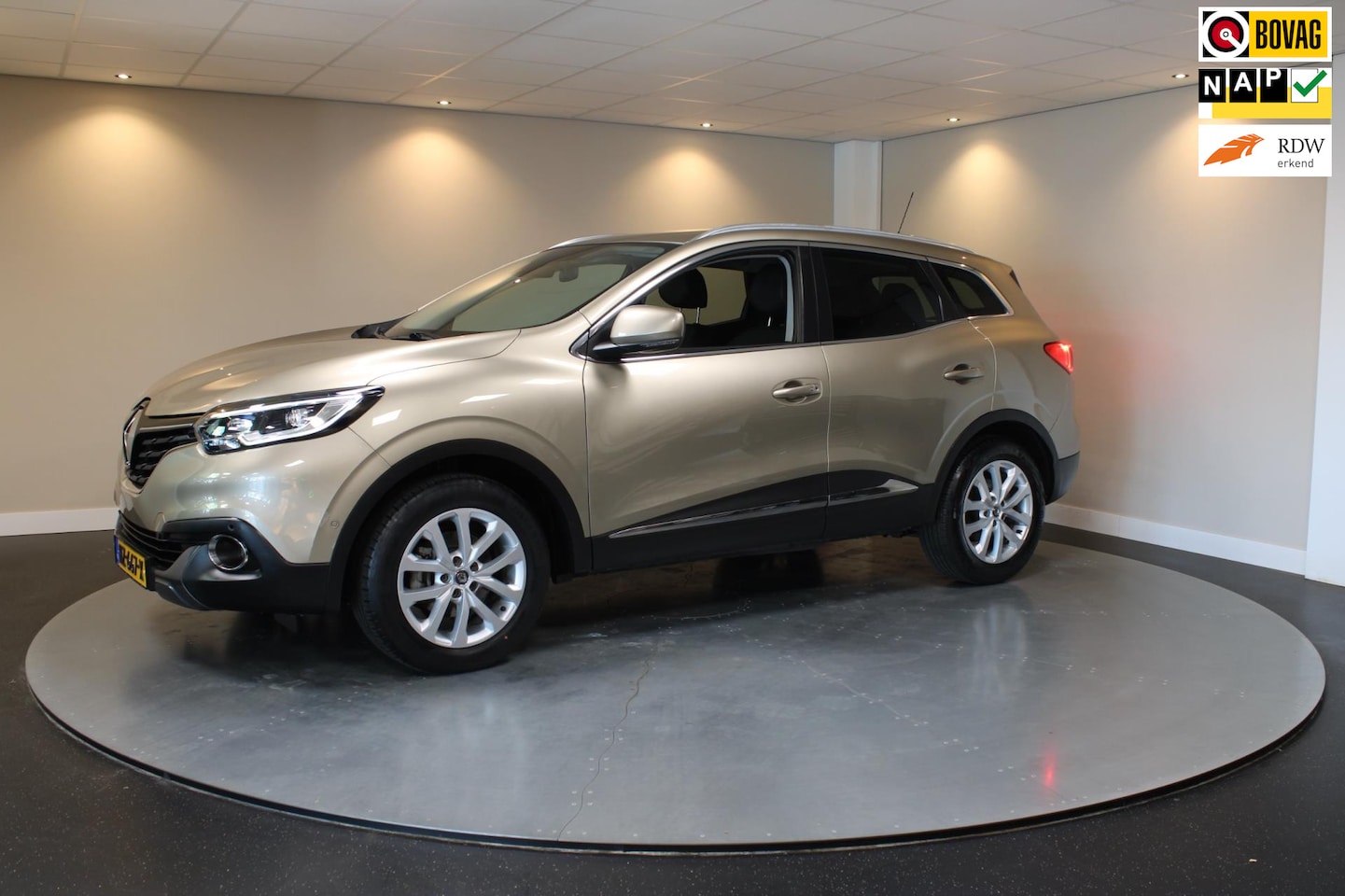 Renault Kadjar - 1.2 TCe Intens *1ste Eigenaar/Dealer OH* Trekhaak|Camera|Navi - AutoWereld.nl