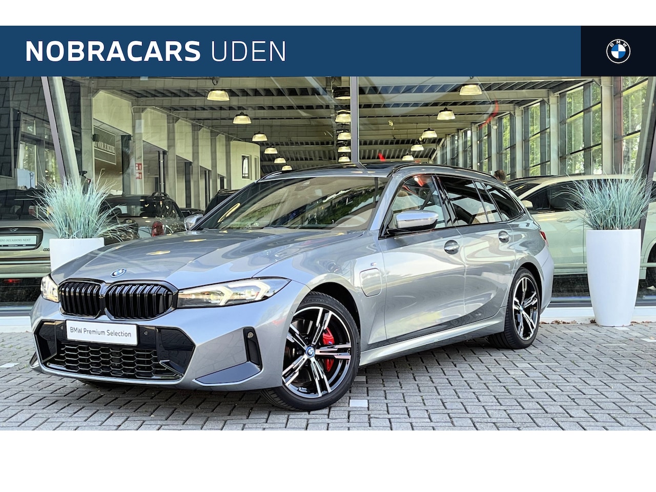 BMW 3-serie Touring - 320e High Executive M Sport Automaat / Sportstoelen / Adaptieve LED / Comfort Access / Par - AutoWereld.nl