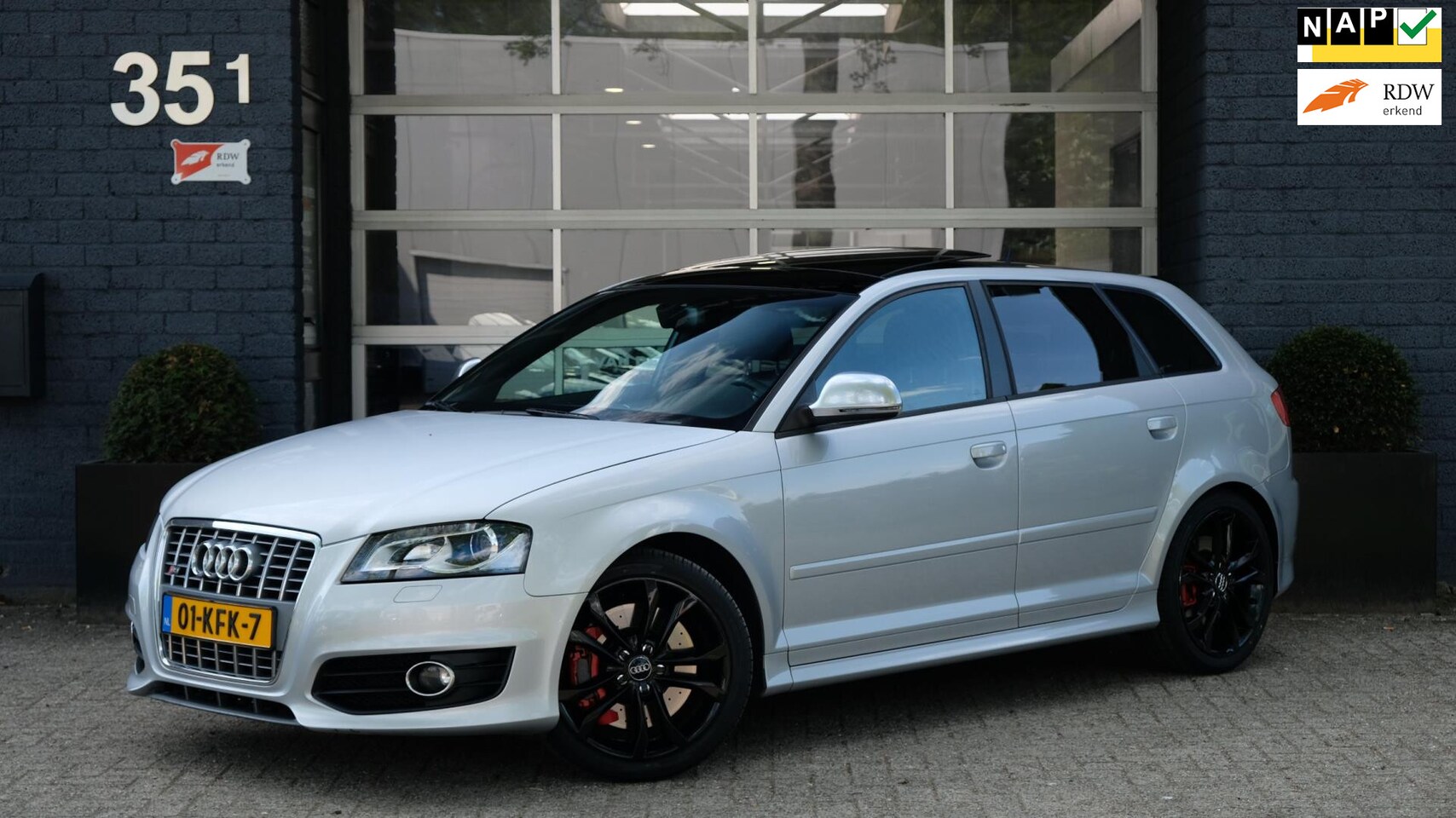 Audi A3 Sportback - 2.0 TFSI S3 quattro Ambition Pro Line Panorama dak - AutoWereld.nl
