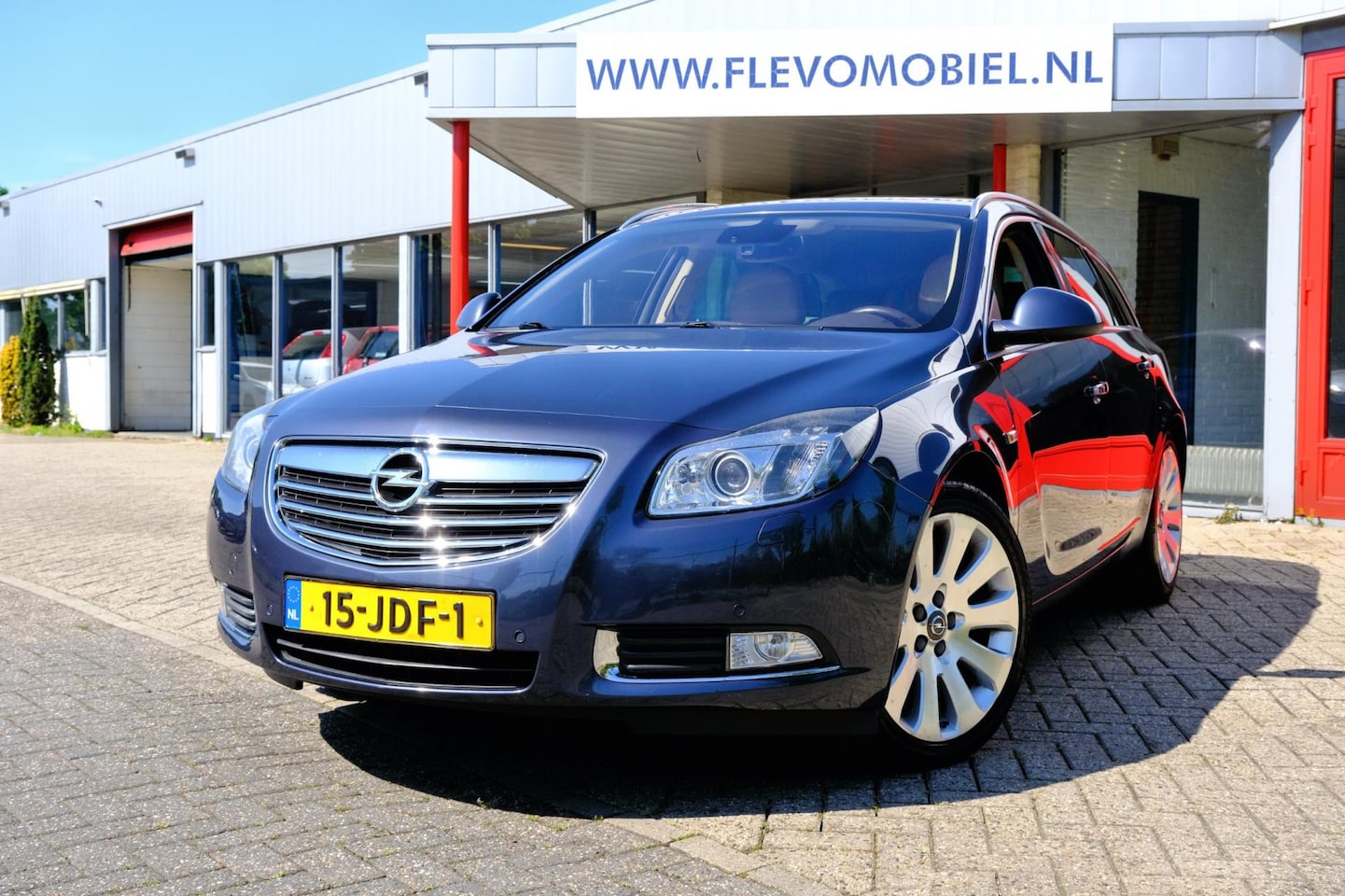 Opel Insignia Sports Tourer - 2.0 T 220pk Cosmo 4x4 Xenon|Leder|Navi|Clima|LMV - AutoWereld.nl