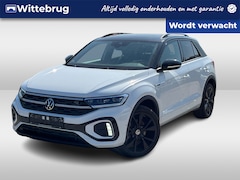 Volkswagen T-Roc - 1.5 TSI R-Line / Panorama dak / Zwenkbare Trekhaak / Black Style / 19 Inch / Cockpit Pro /