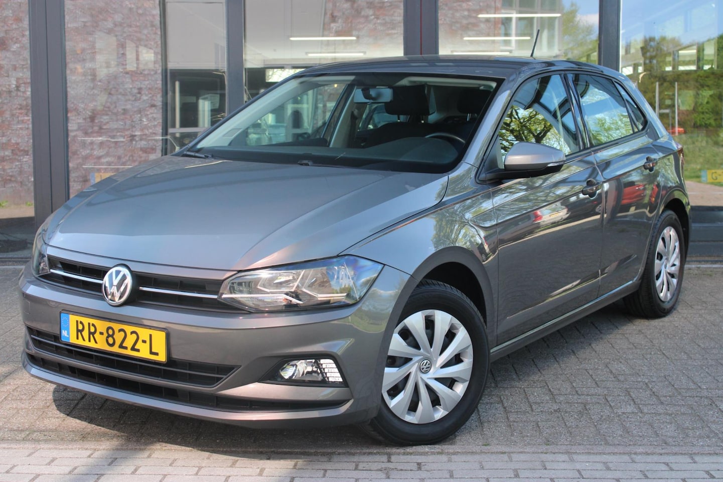 Volkswagen Polo - 1.0 MPI Comfortline | Cruise Control | CarPlay | Trekhaak 800kg | Telefoonvoorbereiding | - AutoWereld.nl