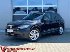 Volkswagen Tiguan - 1.5 TSI Life Adaptive Cruise Stuurwielverwarming CarPlay Navi Cruise Climate