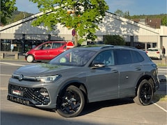 Volkswagen Tiguan - 1.5 eHybrid R-Line Edition 272PK Pano Tr.Haak Blackstyle