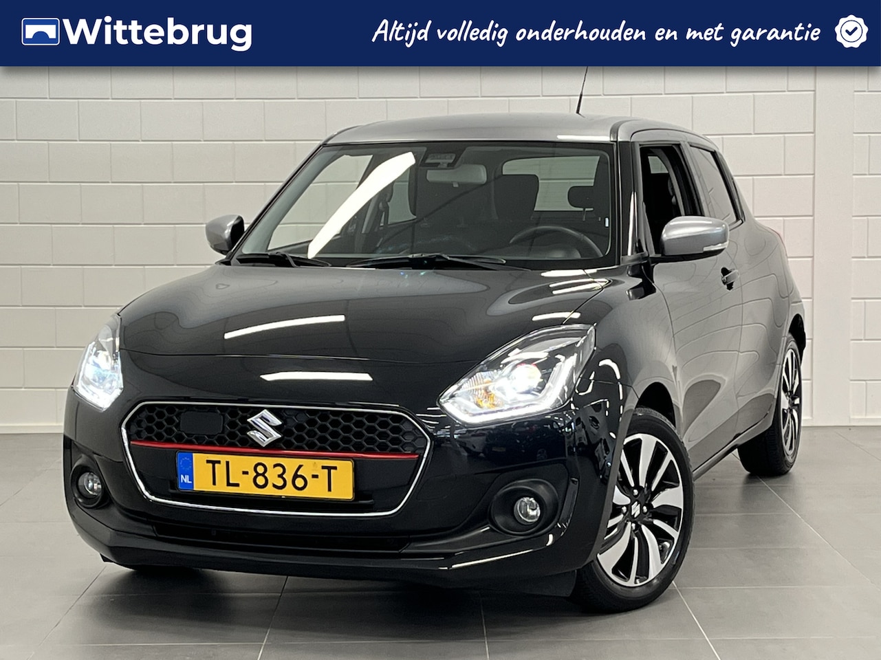 Suzuki Swift - 1.0 Stijl AUTOMAAT | NAVIGATIE | CLIMATE CONTROL | TWO TONE - AutoWereld.nl