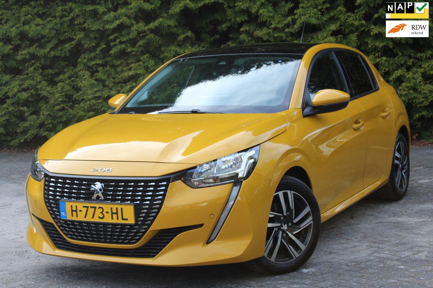 Peugeot 208 - 1.5 BlueHDi Blue Lease Allure 102PK | Navigatie | Parkeercamera | Panoramadak | Keyless - AutoWereld.nl
