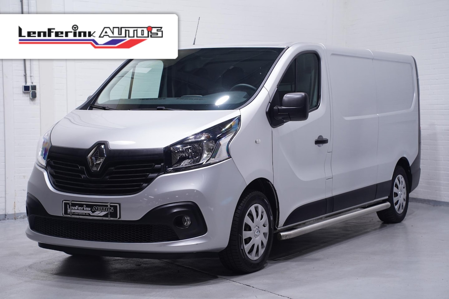 Renault Trafic - 1.6 dCi 125 pk L2H1 Work Edition Navi, Camera Airco, Cruise Control, Trekhaak, NAP - AutoWereld.nl