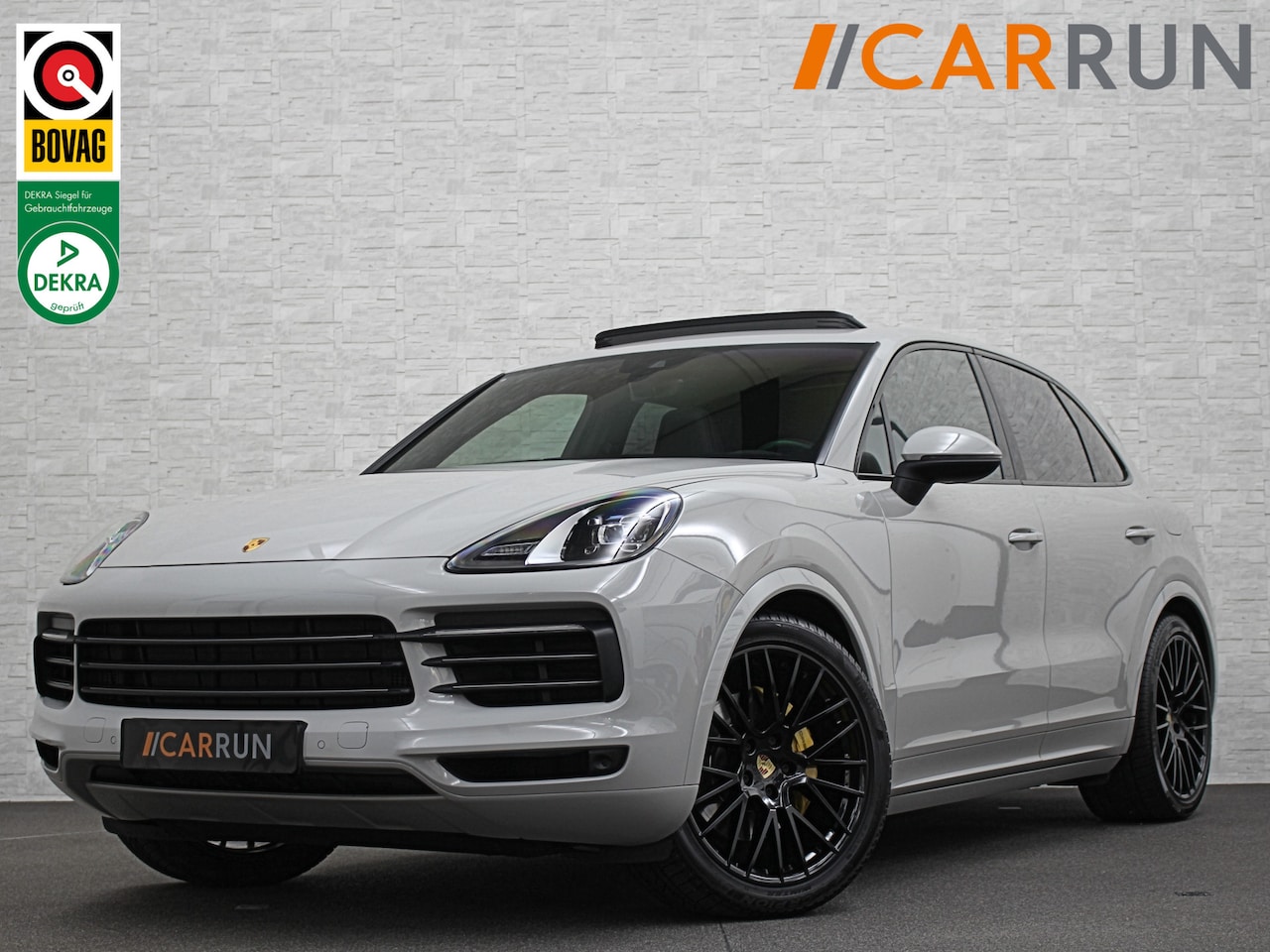 Porsche Cayenne - 3.0 V6 Platinum Edition | Sport Chrono | Luchtvering | Krijtgrijs | 21" Spyder | Panodak | - AutoWereld.nl