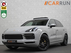 Porsche Cayenne - 3.0 V6 Platinum Edition | Sport Chrono | Luchtvering | Krijtgrijs | 21" Spyder | Panodak |