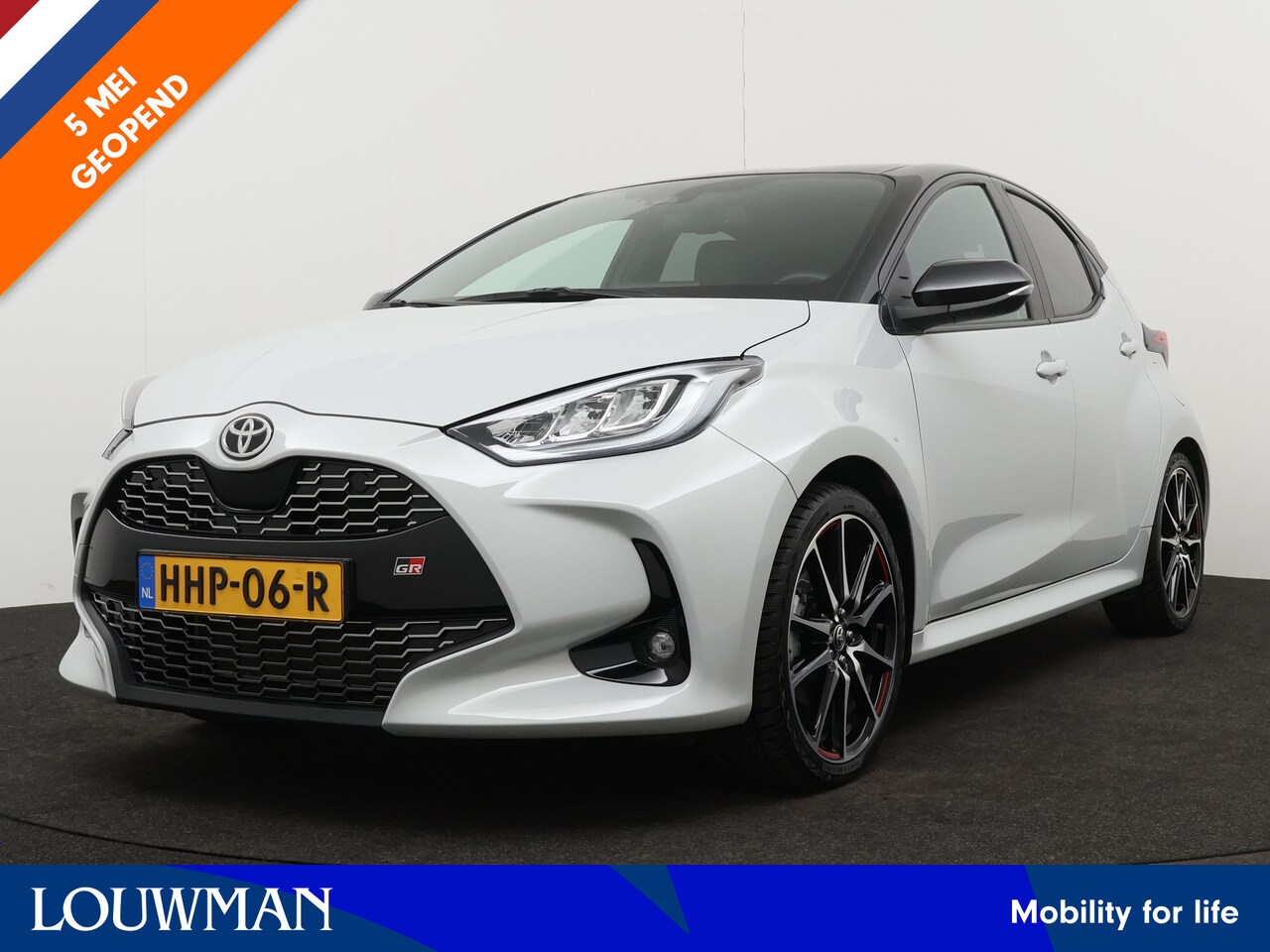Toyota Yaris - 1.5 Hybrid GR Sport Limited | Sportstoelen | Navigatie | Stoelverwarming | 18 inch LM Velg - AutoWereld.nl