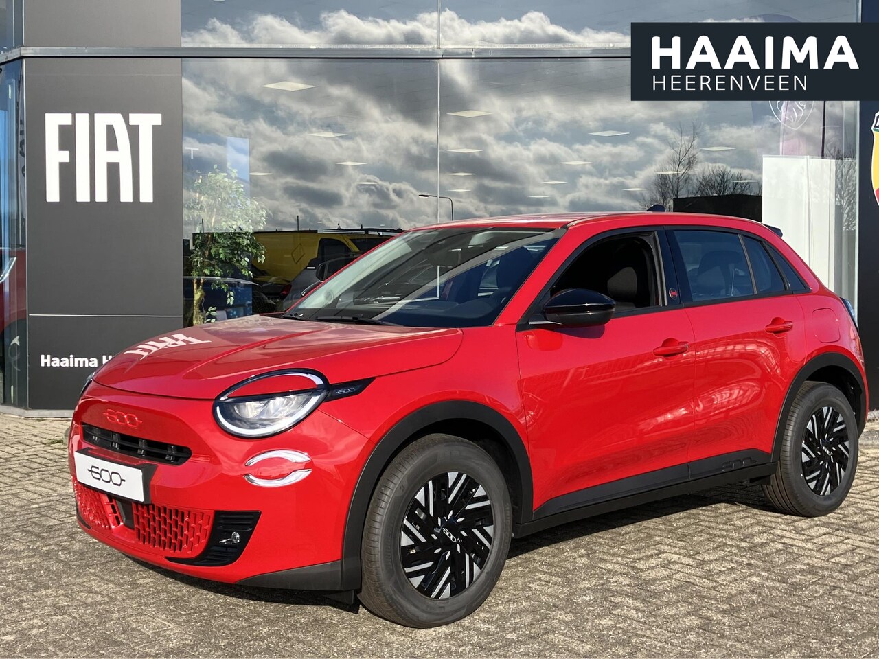 Fiat 600e - RED 54 kWh | VOORRAAD | Actieradius 400km WLTP | 100kW snel laden | 30 min = 80% vol - AutoWereld.nl