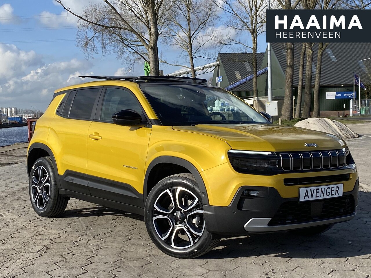 Jeep Avenger - 1.2 e-Hybrid Summit | Schuif-/ Kanteldak | Elektr. achterklep | Navi | Achteruitrijcamera - AutoWereld.nl