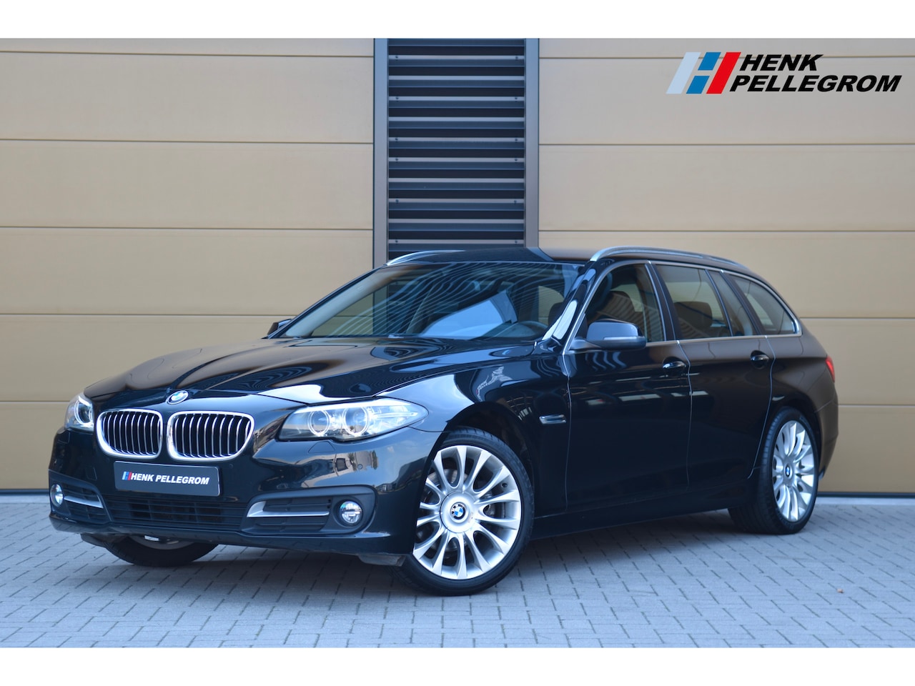 BMW 5-serie Touring - 520i High Executive * Leder * PDC * HIFI * Stoelverwarming * 19 inch * - AutoWereld.nl