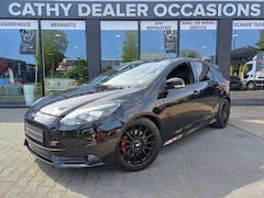 Ford Focus - 2.0 EcoBoost ST-3 250PK Recaro 19" LMV Xenon Keyless PDC Climate Cruise