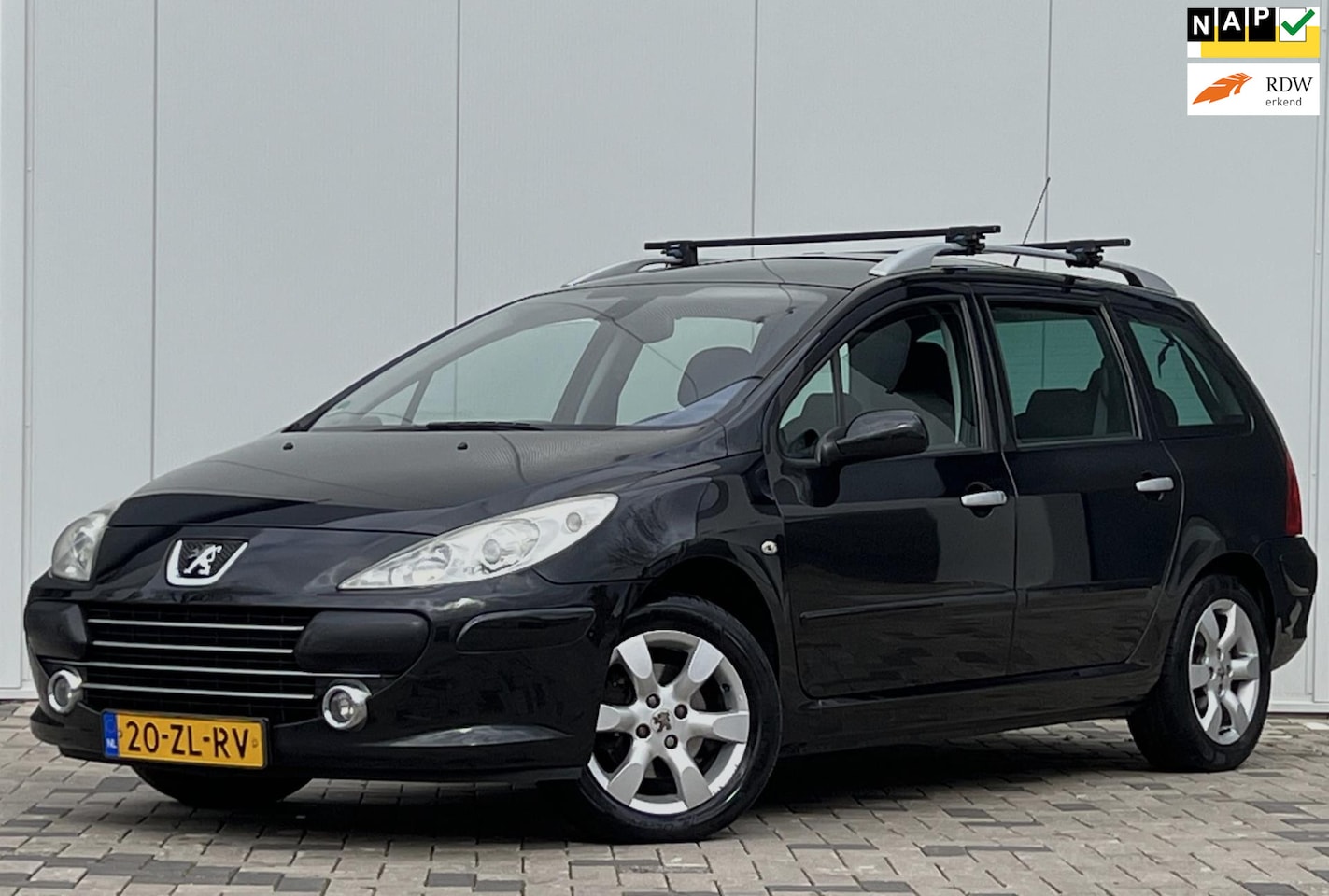 Peugeot 307 SW - 2.0-16V Premium 7 PERSOONS PANORAMA AIRCO NIEUWE DISTRIBUTIERIEM - AutoWereld.nl