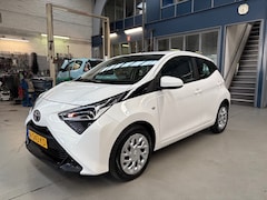 Toyota Aygo - 1.0 VVT-i 72pk 5D x-play | Navigatie | Camera | Apple carplay / Android auto | Airco | NAP