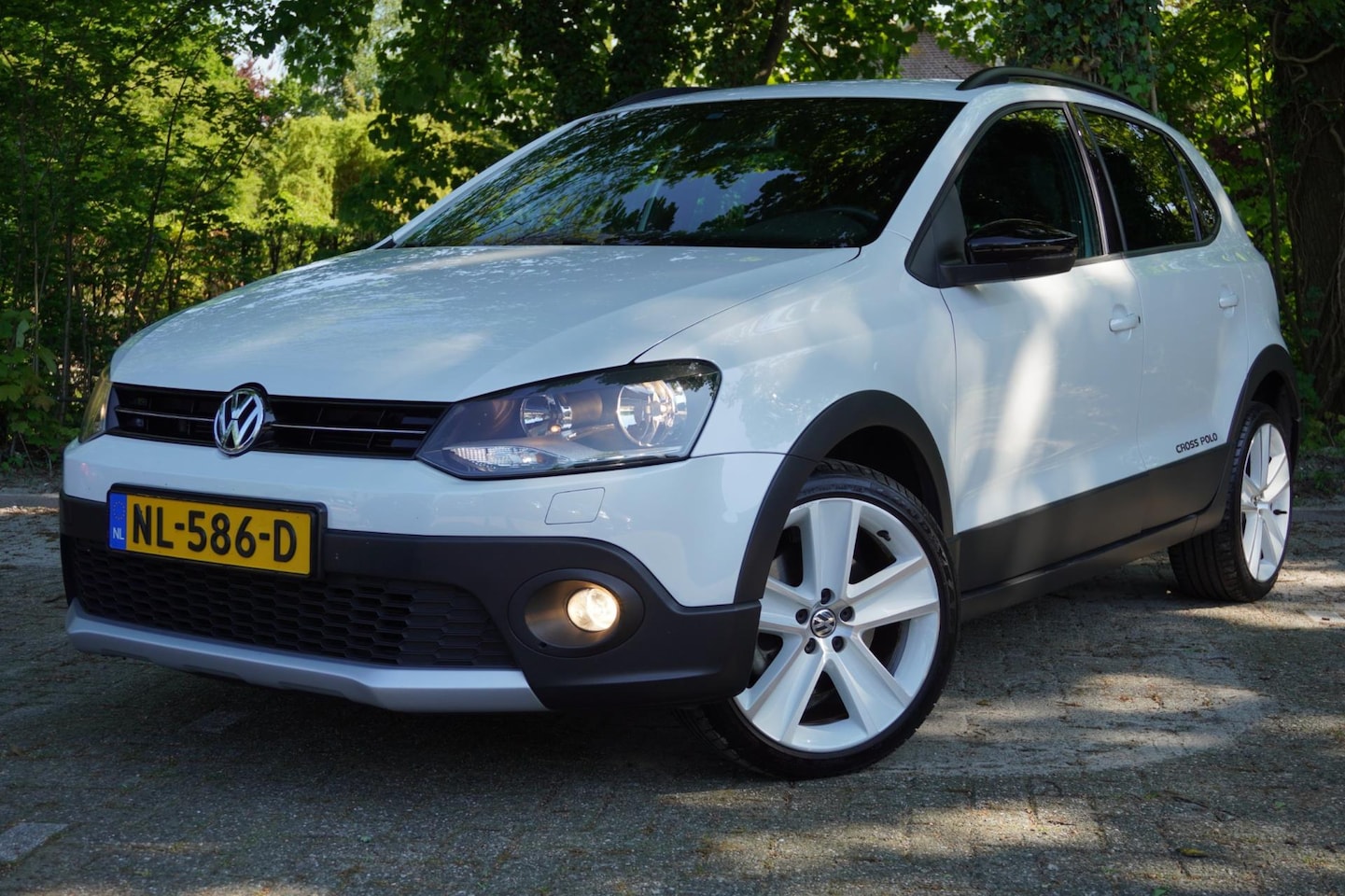 Volkswagen Polo - 1.2 TSI Cross 5deurs | 64.000KM | Airco | Elek. Pakket | Vol opties | Uniek | Inruil mogel - AutoWereld.nl