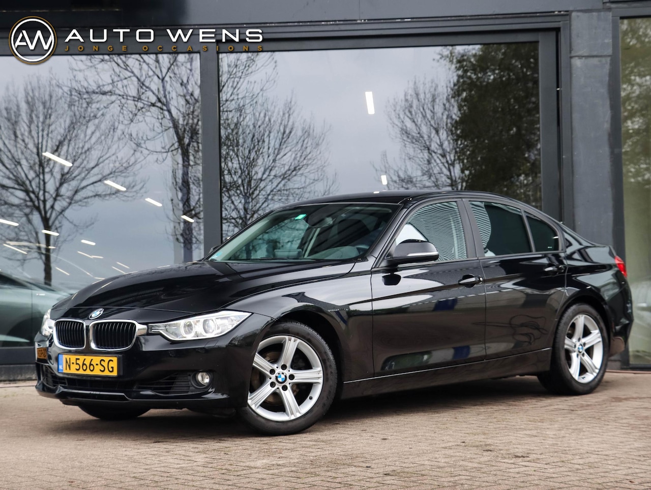 BMW 3-serie - 320i Executive | Trekhaak - AutoWereld.nl