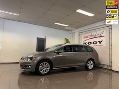 Volkswagen Golf Variant - 1.0 TSI Connected Series * Navigatie / Parkeersensoren / Camera / NL Auto