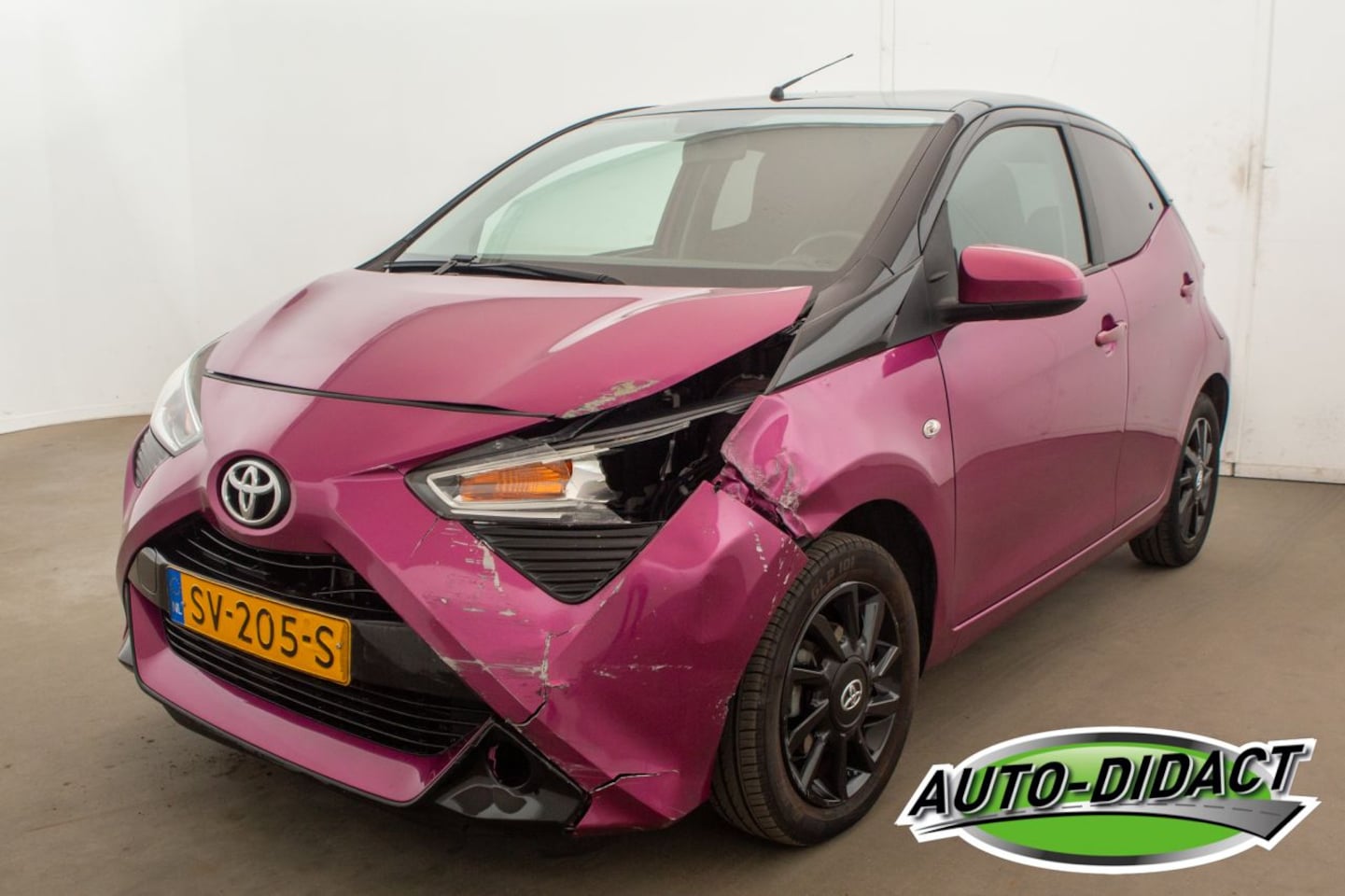 Toyota Aygo - 1.0 VVT-i 77.320 km x-cite - AutoWereld.nl