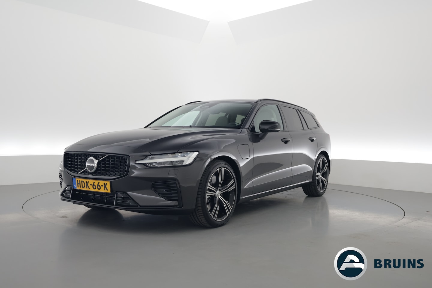 Volvo V60 - 2.0 T6 Plug-in hybrid AWD Plus Dark | Stuur- & 4x stoelverw. | H&K | Camera | ACC | Blis | - AutoWereld.nl