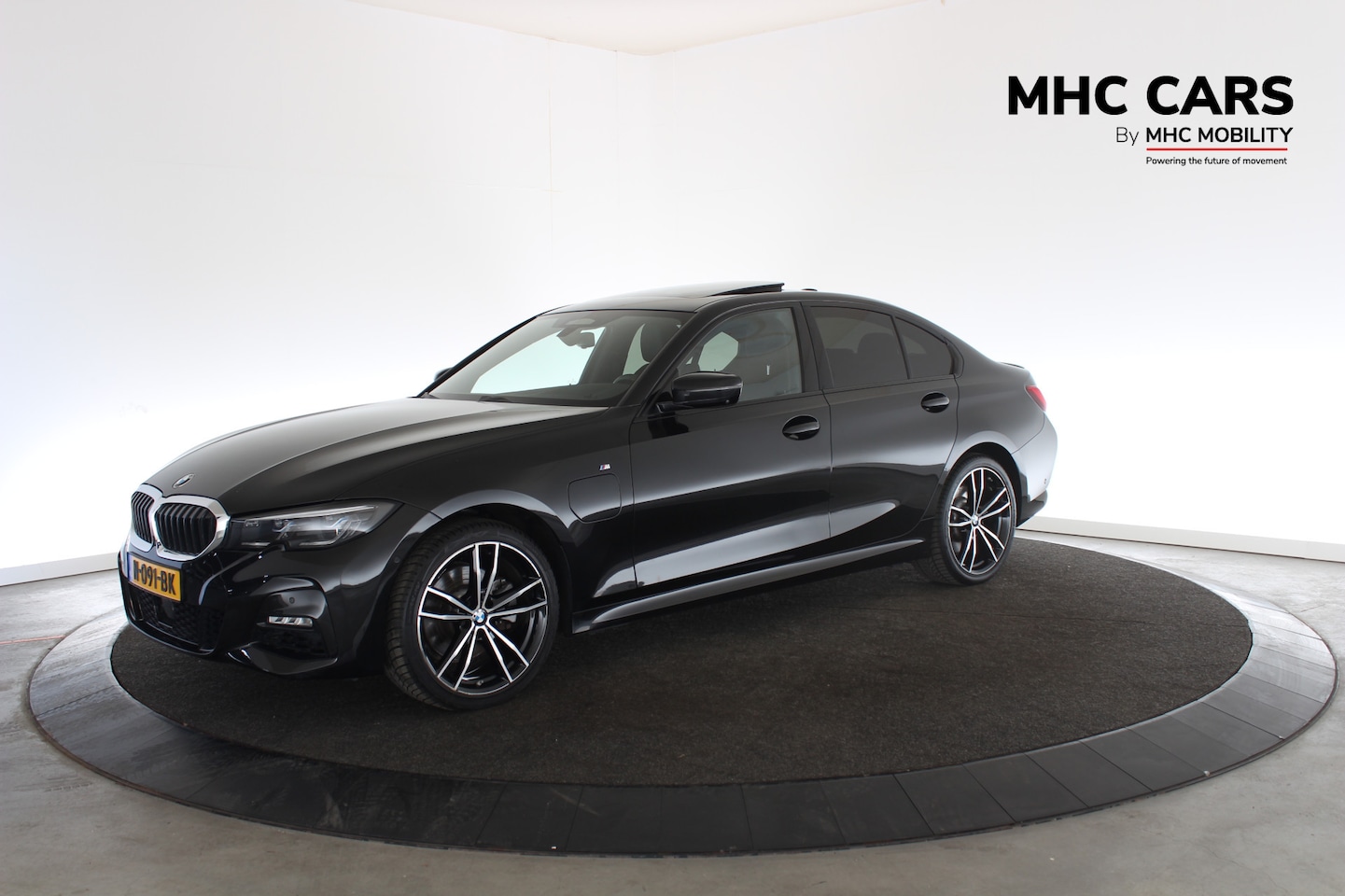 BMW 3-serie - 320e Business Edition Plus | Panoramadak | M pakket | - AutoWereld.nl