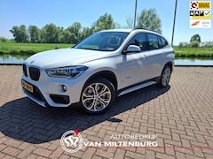 BMW X1 - SDrive20i Corp. High Exec. Leder Sportstoelen HUD Camera Trekhaak Stoelverwarming Schakelf