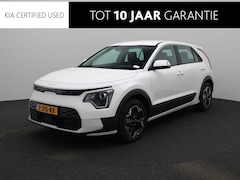 Kia Niro EV - Light Edition 64.8 kWh | Navigatie | 17" LMV | Camera | Parkeer Sensoren | Cruise Control