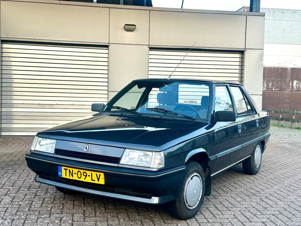 Renault 9 - R 9 Automatic 128.631 km - AutoWereld.nl